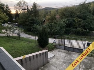 Eladó 125 m²-escsaládi ház Esztergom, Hegyalja utca: 109'000'000 Ft