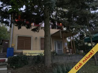 Eladó 125 m²-escsaládi ház Esztergom, Hegyalja utca: 109'000'000 Ft