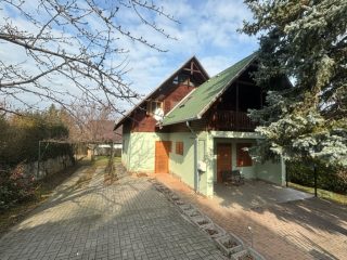 Eladó 200 m²-escsaládi ház Fonyód, Frekventált helyen: 99'000'000 Ft