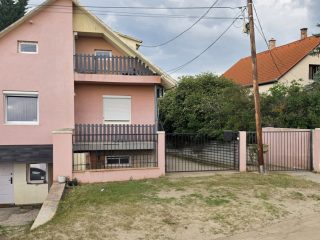 Eladó 200 m²-escsaládi ház Fót, Bartók Béla utca: 130'000'000 Ft