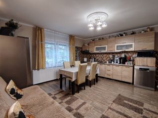 Eladó 67 m²-esikerház Fót, Fótújfalu tér: 80'000'000 Ft