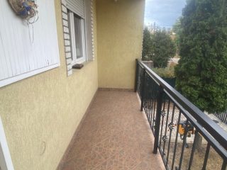 Eladó 232 m²-escsaládi ház Fót, Kosztolányi Dezső utca: 150'000'000 Ft