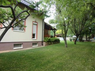 Eladó 300 m²-escsaládi ház Fót, Szérűskert utca: 190'000'000 Ft