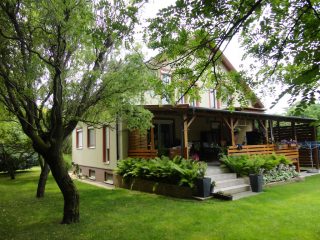 Eladó 300 m²-escsaládi ház Fót, Szérűskert utca: 190'000'000 Ft