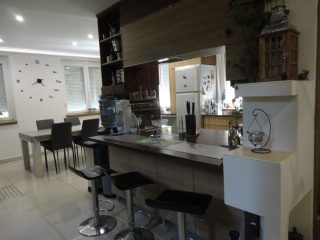 Eladó 300 m²-escsaládi ház Fót, Szérűskert utca: 190'000'000 Ft