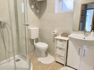 Eladó 208 m²-escsaládi ház Fót, Újszerű 4+1 lakásos APARTMANHÁZ: 179'000'000 Ft