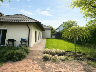 Eladó 208 m²-escsaládi ház Fót, Újszerű 4+1 lakásos APARTMANHÁZ: 179'000'000 Ft