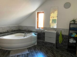 Eladó 200 m²-escsaládi ház Göd, Pacsirta utca: 119'900'000 Ft