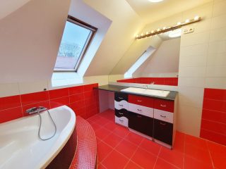 Eladó 148 m²-escsaládi ház Gödöllő, Honvéd utca közeli utca: 134'000'000 Ft