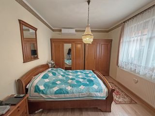 Eladó 325 m²-escsaládi ház Gödöllő, Röges utca: 228'900'000 Ft