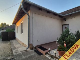 Eladó 74 m²-estársasházi lakás Gyömrő, Mendei út környéki utca: 74'900'000 Ft