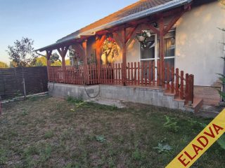 Eladó 74 m²-estársasházi lakás Gyömrő, Mendei út környéki utca: 74'900'000 Ft