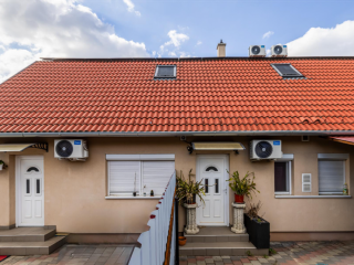 Eladó 278 m²-escsaládi ház Gyömrő, Városközpont: 189'000'000 Ft