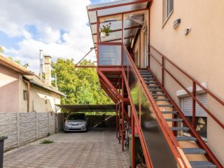 Eladó 278 m²-escsaládi ház Gyömrő, Városközpont: 189'000'000 Ft