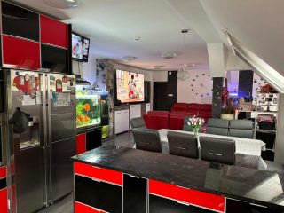 Eladó 278 m²-escsaládi ház Gyömrő, Városközpont: 189'000'000 Ft