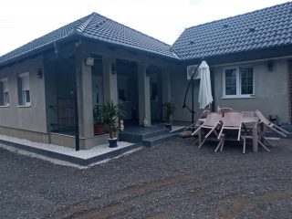 Eladó 164 m²-escsaládi ház Gyömrő, központban: 109'000'000 Ft