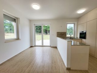 Eladó 147 m²-escsaládi ház Gyúró, Gyúró: 169'900'000 Ft