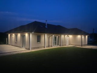 Eladó 147 m²-escsaládi ház Gyúró, Gyúró: 169'900'000 Ft