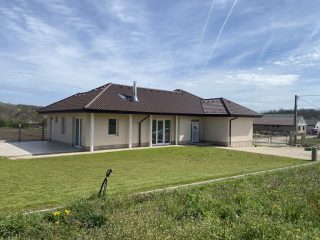 Eladó 147 m²-escsaládi ház Gyúró, Gyúró: 169'900'000 Ft