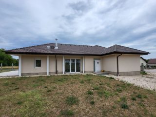 Eladó 147 m²-escsaládi ház Gyúró, Gyúró: 169'900'000 Ft