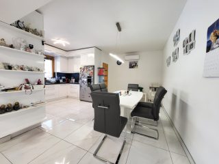 Eladó 230 m²-escsaládi ház Halásztelek, Halásztelek: 164'900'000 Ft