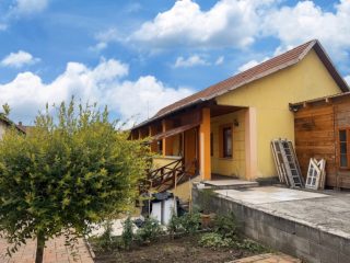 Eladó 151 m²-escsaládi ház Hatvan, Belváros utca: 125'000'000 Ft