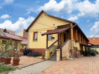 Eladó 151 m²-escsaládi ház Hatvan, Belváros utca: 125'000'000 Ft