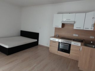 Kiadó 30 m²-estársasházi lakás Hatvan, Csaba utca: 140'000 Ft