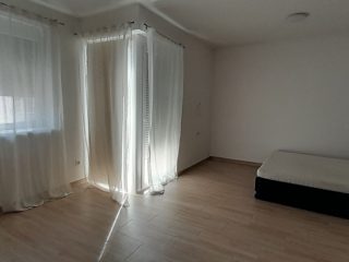 Kiadó 30 m²-estársasházi lakás Hatvan, Csaba utca: 140'000 Ft