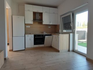 Kiadó 30 m²-estársasházi lakás Hatvan, Csaba utca: 160'000 Ft