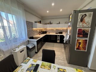 Eladó 86 m²-escsaládi ház Iklad, Deák Ferenc utca: 69'900'000 Ft