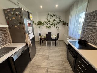 Eladó 86 m²-escsaládi ház Iklad, Deák Ferenc utca: 69'900'000 Ft