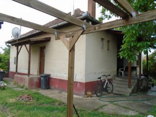 Eladó 100 m²-escsaládi ház Jászkarajenő, Táncsics Mihály utca: 24'900'000 Ft
