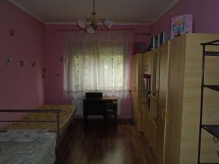 Eladó 100 m²-escsaládi ház Jászkarajenő, Táncsics Mihály utca: 24'900'000 Ft