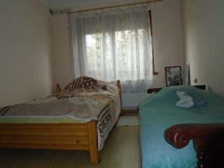 Eladó 100 m²-escsaládi ház Jászkarajenő, Táncsics Mihály utca: 24'900'000 Ft