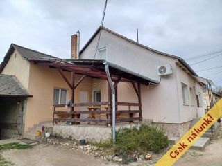 Eladó 100 m²-escsaládi ház Kajászó, Rákóczi utca: 102'500'000 Ft