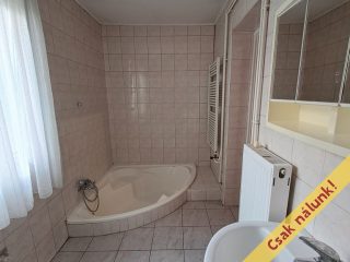 Eladó 88 m²-estársasházi lakás Kaposvár, központban: 45'000'000 Ft