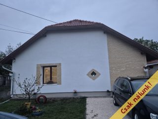 Eladó 100 m²-escsaládi ház Kartal, Alkotmány utca: 74'900'000 Ft