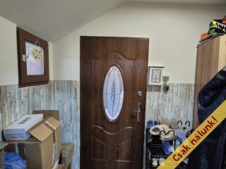 Eladó 100 m²-escsaládi ház Kartal, Alkotmány utca: 74'900'000 Ft