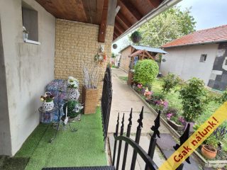 Eladó 100 m²-escsaládi ház Kartal, Alkotmány utca: 74'900'000 Ft