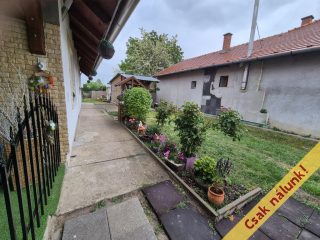 Eladó 100 m²-escsaládi ház Kartal, Alkotmány utca: 74'900'000 Ft