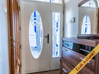 Eladó 226 m²-escsaládi ház Kartal, Orgona utca: 191'000'000 Ft