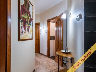 Eladó 226 m²-escsaládi ház Kartal, Orgona utca: 191'000'000 Ft