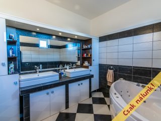 Eladó 226 m²-escsaládi ház Kartal, Orgona utca: 191'000'000 Ft