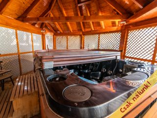 Eladó 226 m²-escsaládi ház Kartal, Orgona utca: 191'000'000 Ft