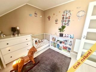 Eladó 131 m²-escsaládi ház Kerepes, Hold utca: 119'900'000 Ft