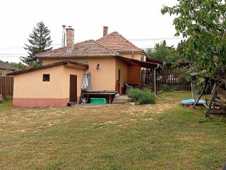 Eladó 71 m²-escsaládi ház Kerepes, Városközponthoz közeli utca: 79'900'000 Ft