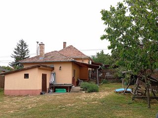 Eladó 71 m²-escsaládi ház Kerepes, Városközponthoz közeli utca: 79'900'000 Ft
