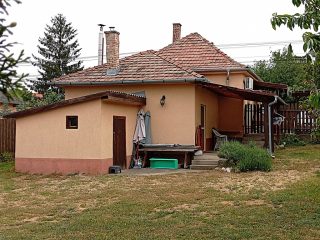 Eladó 71 m²-escsaládi ház Kerepes, Városközponthoz közeli utca: 79'900'000 Ft