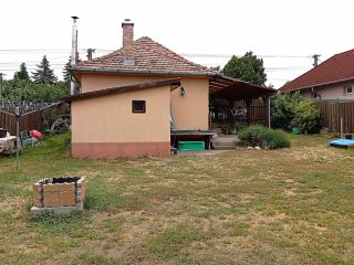 Eladó 71 m²-escsaládi ház Kerepes, Városközponthoz közeli utca: 79'900'000 Ft